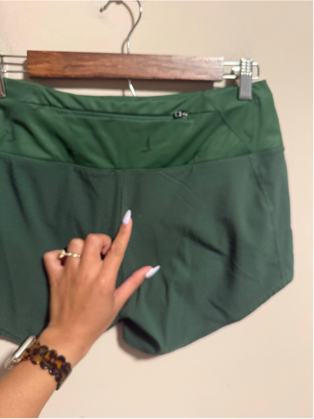 Oiselle W ROGA SHORT LUSH Green 6”- Size 4 - Picture 4 of 16